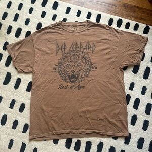 Def Leppard tee shirt